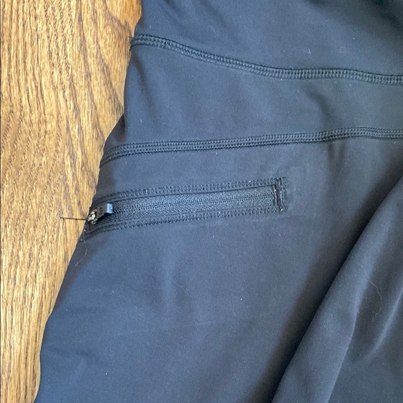 Black, cropped Lululemon leggings with pockets, ruched bottoms and zipped pocket - Picture 11 of 15